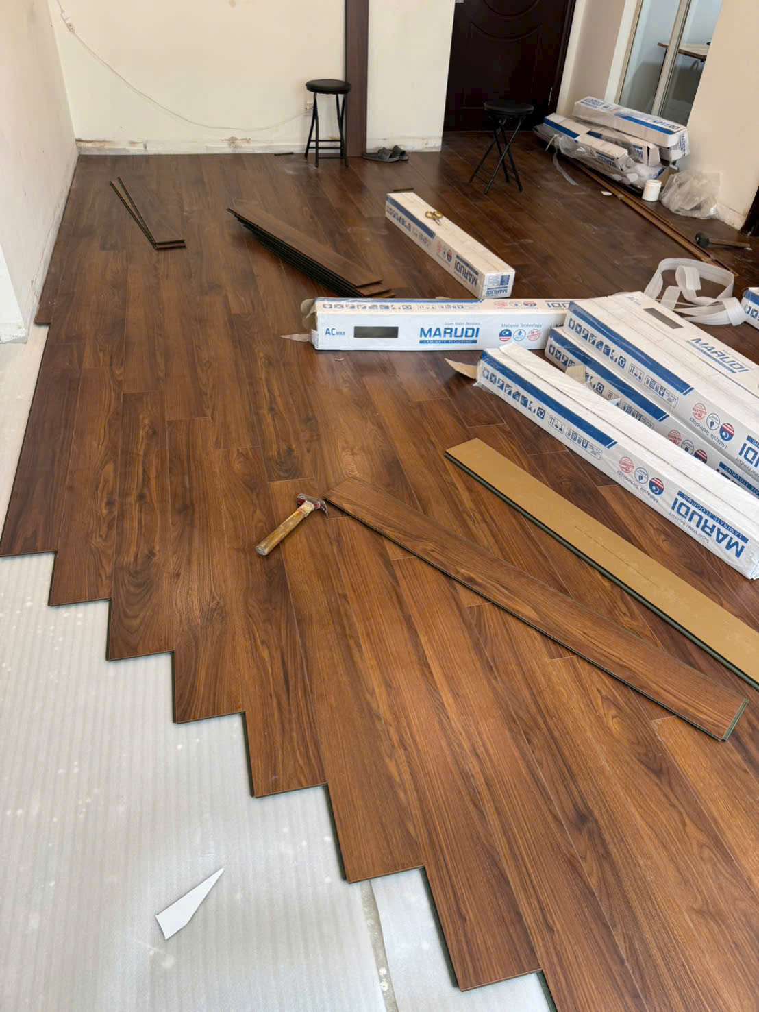 thi công sàn gỗ công nghiệp