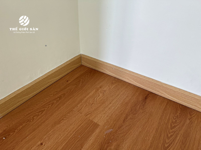 len-chan-tuong-san-go