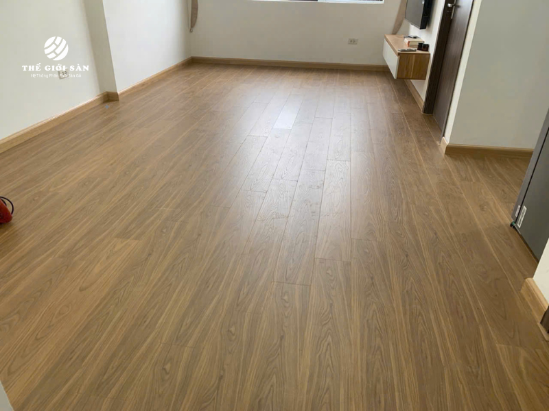 thi-cong-san-go-anh-huong-the-nao-den-chi-phi