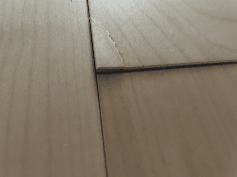 Sàn gỗ bị hở hèm do thi công không chống ẩm