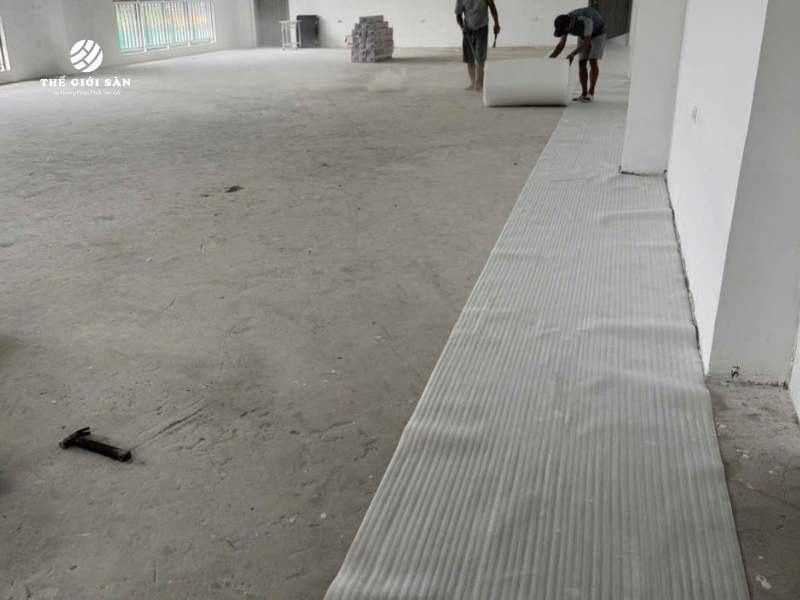 Nền nhà không bằng phẳng