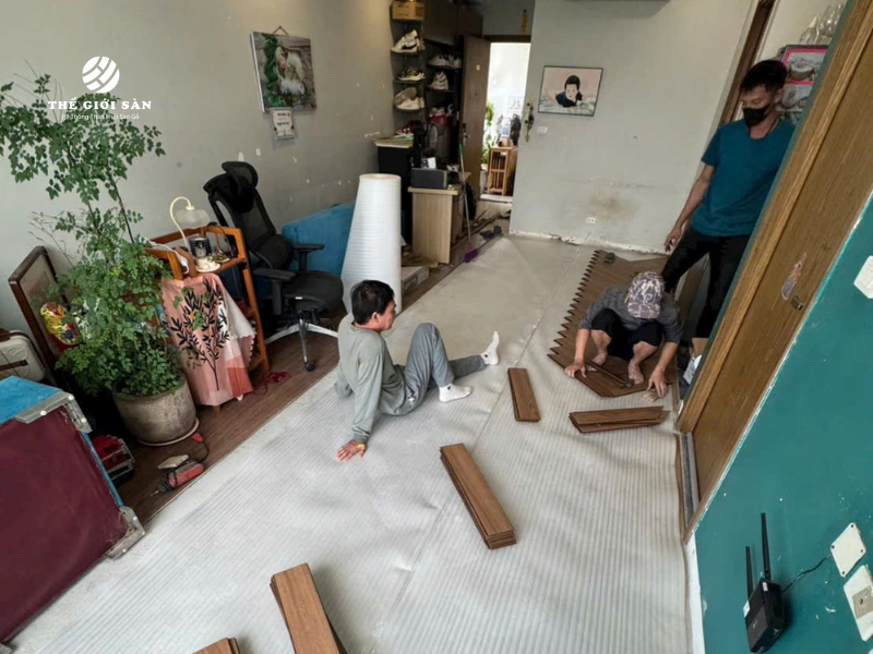 sàn gỗ cần tháo đồ đạc không